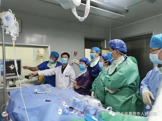 【技術(shù)領(lǐng)跑 服務(wù)百姓】黃驊市人民醫(yī)院成功開展血管內(nèi)超聲技術(shù)聯(lián)合介入手術(shù)救治冠心病患者
